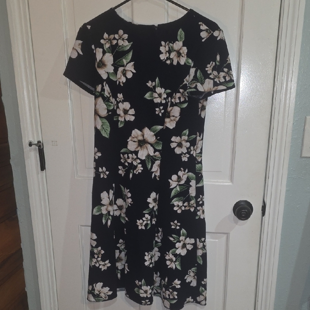 Chic Navy Floral Mini Dress